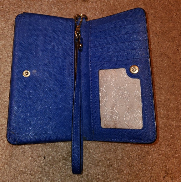 Mk Wristlet/Phone Holder - Picture 2 of 3